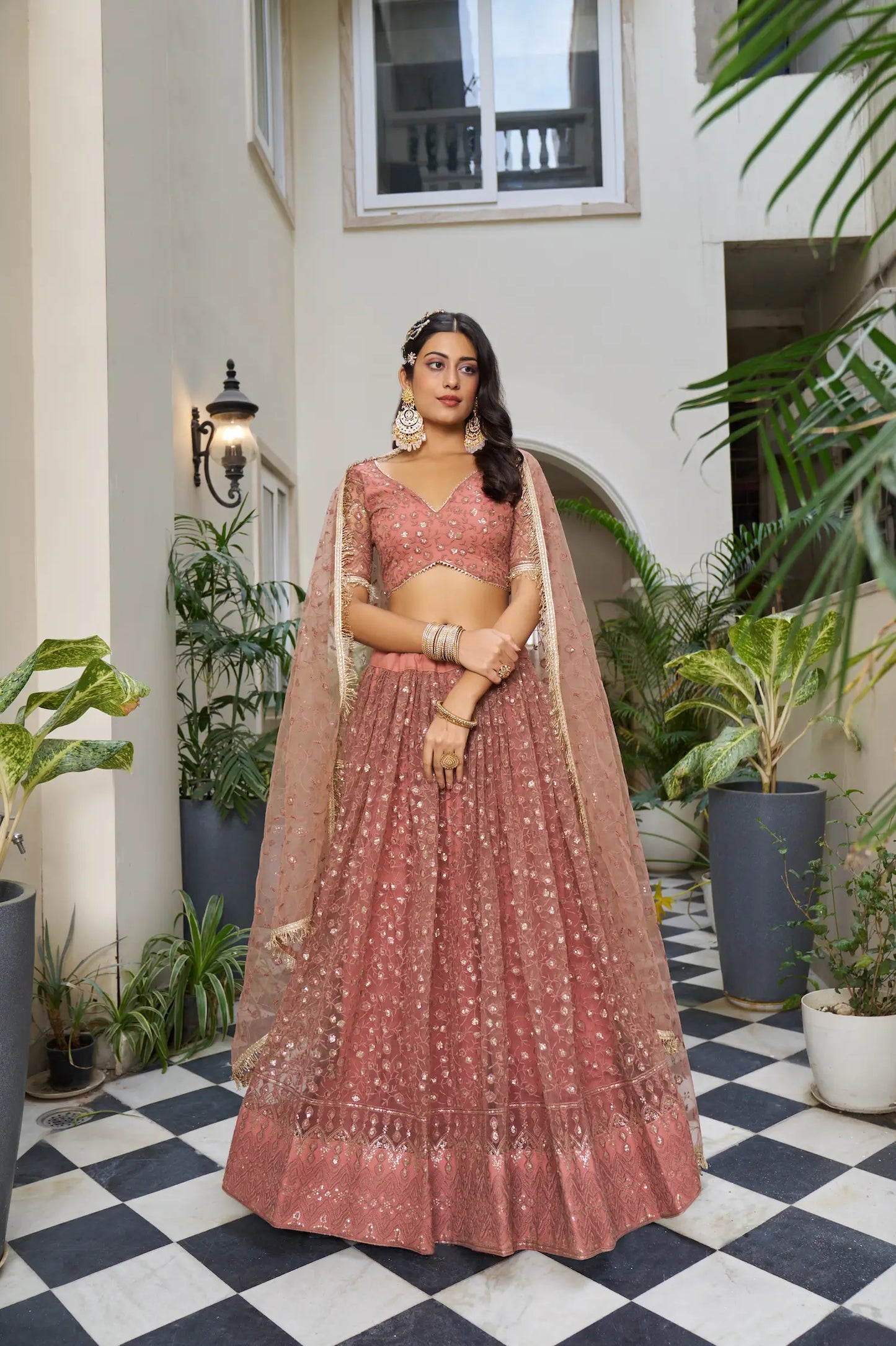 Lehenga Choli Ensemble Vieux Rose Poudré | Tulle avec Broderies Coton et Sequins | Modèle chargé pour Occasions