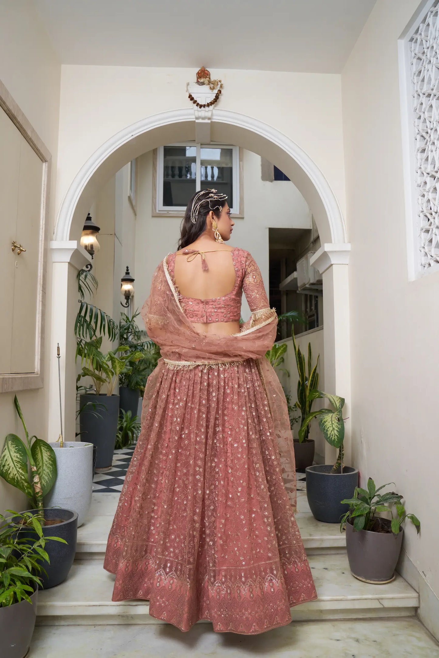 Lehenga Choli Ensemble Vieux Rose Poudré | Tulle avec Broderies Coton et Sequins | Modèle chargé pour Occasions