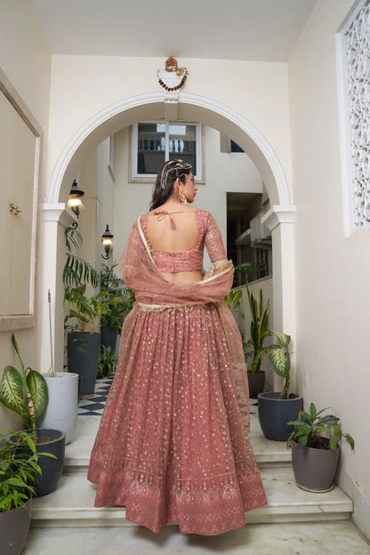 Lehenga Choli Ensemble Vieux Rose Poudré | Tulle avec Broderies Coton et Sequins | Modèle chargé pour Occasions