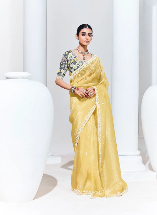 Sari en organza de verre jaune citron avec imprimé numérique, broderie au fil et aux sequins