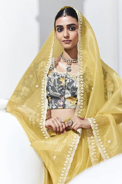 Sari en organza de verre jaune citron avec imprimé numérique, broderie au fil et aux sequins