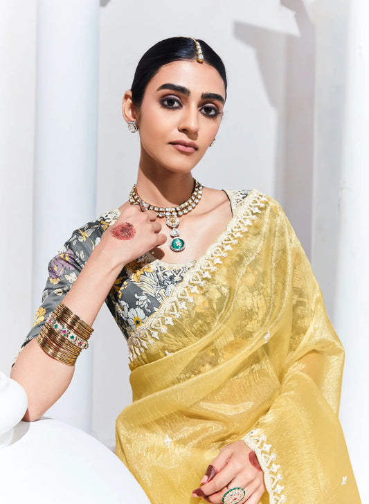 Sari en organza de verre jaune citron avec imprimé numérique, broderie au fil et aux sequins