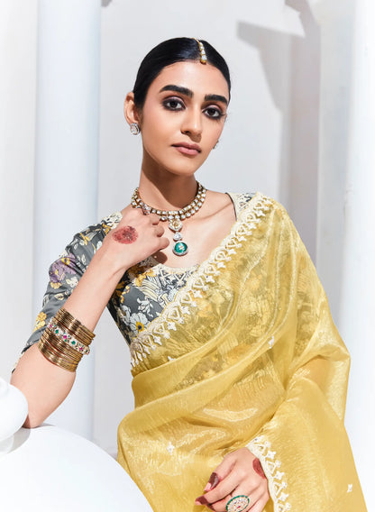 Sari en organza de verre jaune citron avec imprimé numérique, broderie au fil et aux sequins