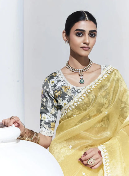 Sari en organza de verre jaune citron avec imprimé numérique, broderie au fil et aux sequins