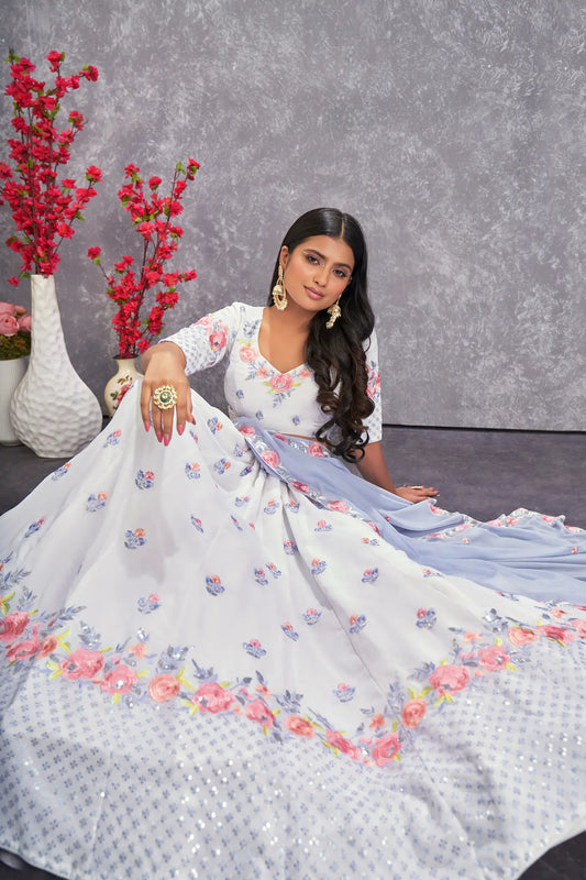 Lehenga Choli blanc neige en georgette avec broderie au fil et sequins