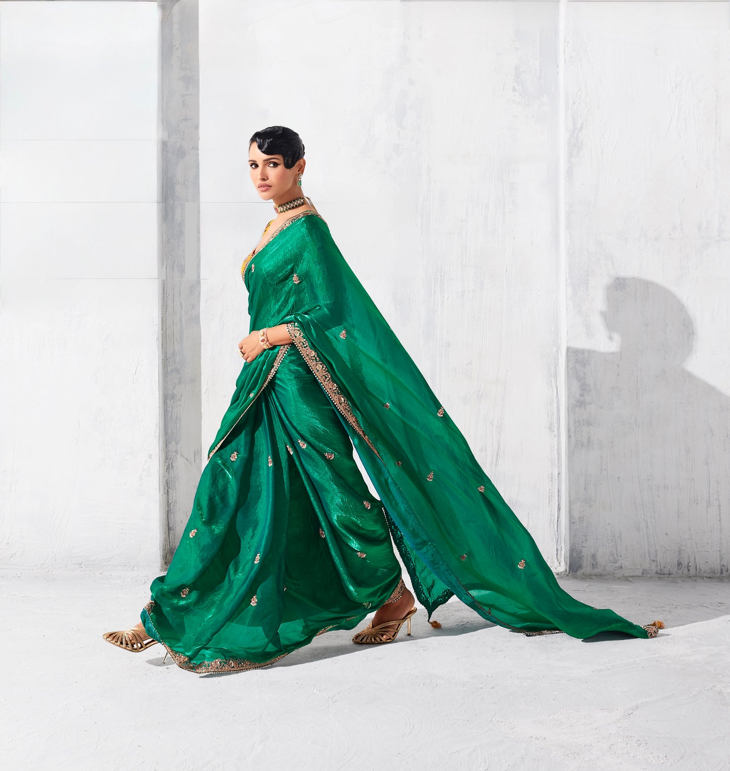 Sari vert émeraude glam organza fantaisie avec broderies COLLECTION LEYAA