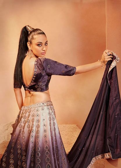 Ensemble Lehenga Navratri Violet Prune en Velours avec Broderies de Fils, Paillettes et Miroirs