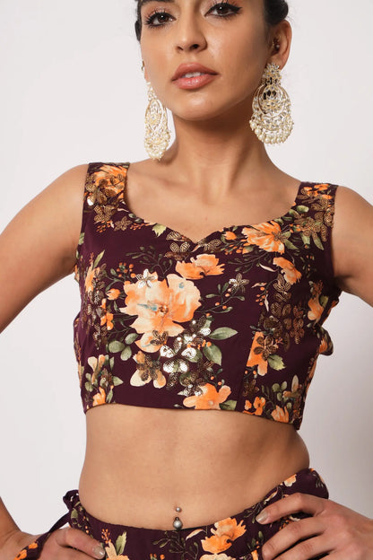 Lehenga Choli Bordeaux en Soie avec Effet Froissé, Imprimé et Broderies de Sequins