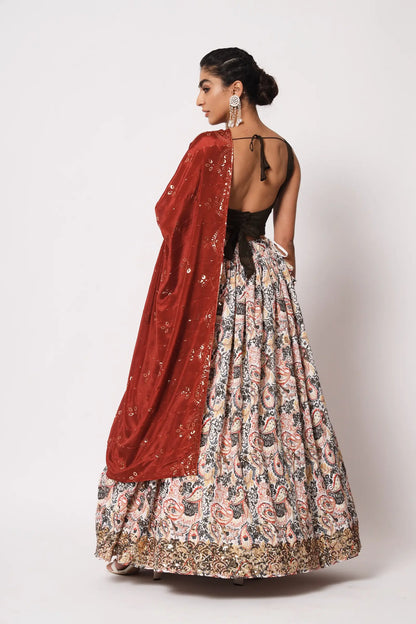 Lehenga Choli Blanc Cassé Off White en Art Silk | Broderies et Effet Froissé