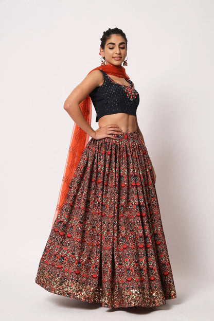 Lehenga Choli Rouge et Noir en Art Silk | Broderies et Effet Froissé