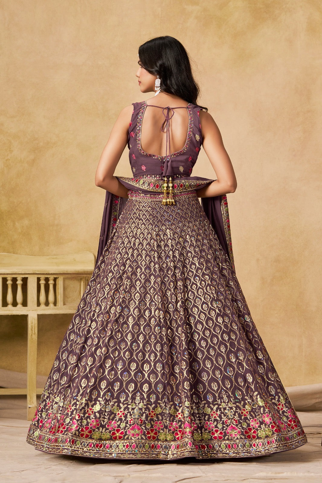 Lehenga violet clair avec broderies romantiques de fleurs COLLECTION MONICA