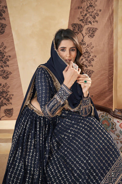 Lehenga choli bleu marine en georgette avec motifs en feuille métallique colorée