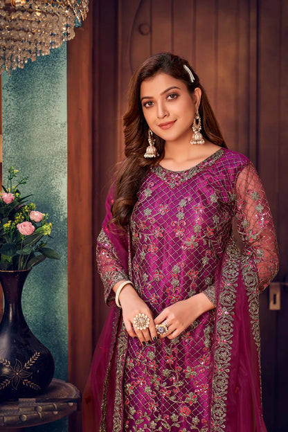Salwar avec broderie en fils et sequins sur tulle violet foncé