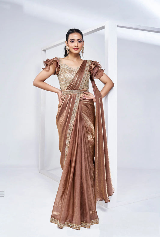 „One Minute“ Konfektions-Sari aus senfgelbem Seidensatin mit handbestickter Bluse