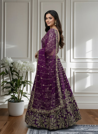 Lehenga violet foncé somptueux en butterfly net avec broderies de sequins