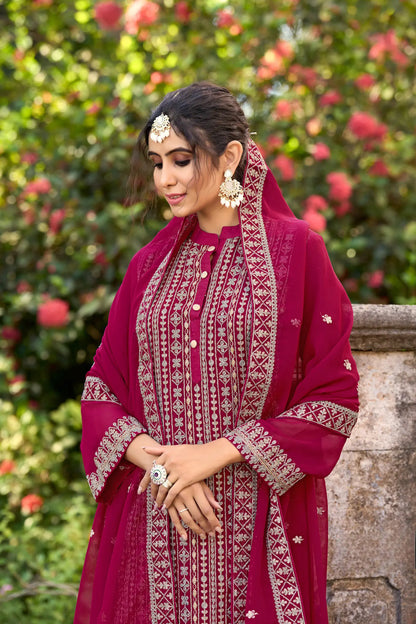 Salwar suit en soie Glory rose foncé avec broderie en fils et sequins