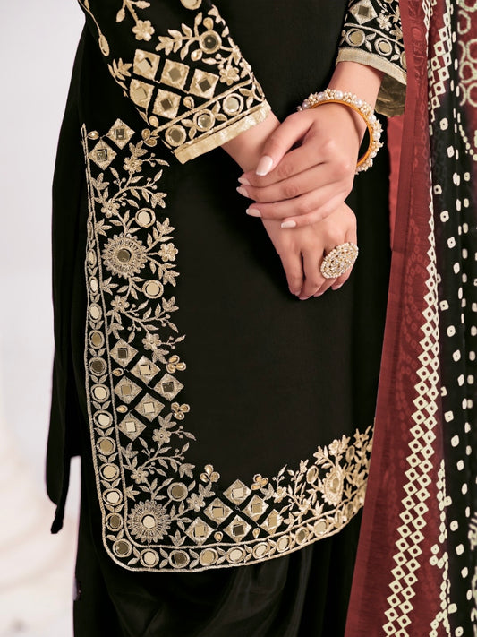 Salwar Suit noir aux détails dorés en soie chanderi COLLECTION MEHER