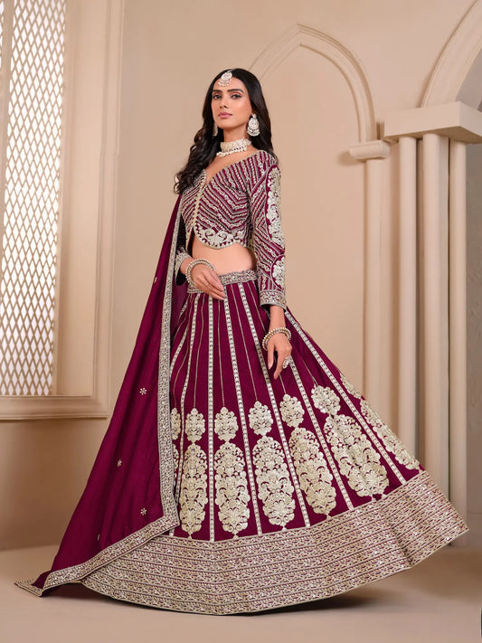 Dunkelviolettes, schimmerndes Lehenga-Choli-Set aus Kunstseide, verziert mit zarter Fadenarbeit und schimmernder Paillettenstickerei