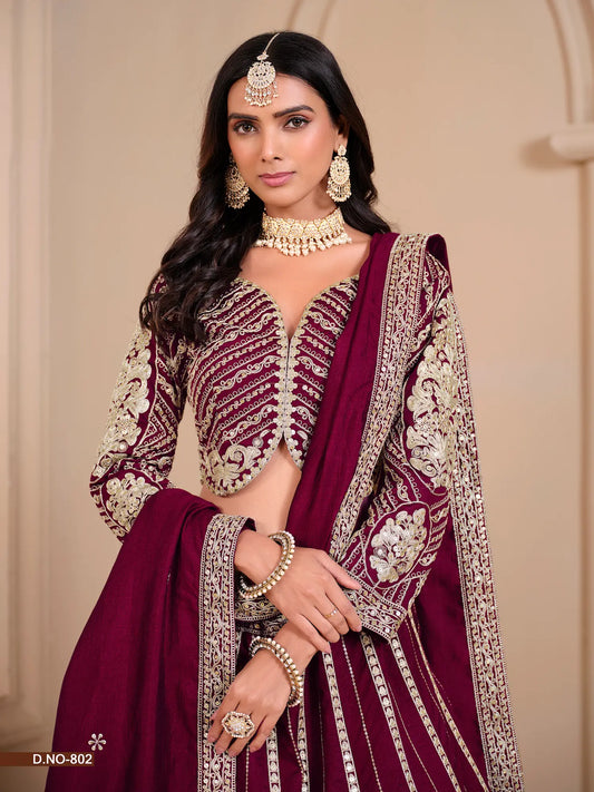 Dunkelviolettes, schimmerndes Lehenga-Choli-Set aus Kunstseide, verziert mit zarter Fadenarbeit und schimmernder Paillettenstickerei