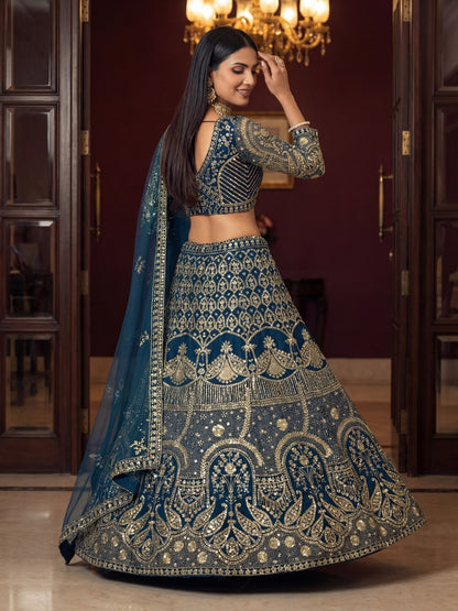 Eleganter rosa-grauer Braut-Lehenga mit Zarkan-Stickerei und Pailletten