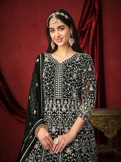 Robe Longue Noire en Georgette avec Broderie Fils & Sequins