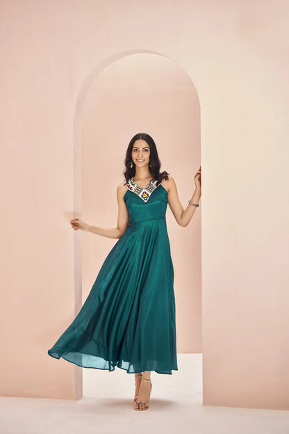Kurta en soie chinon verte avec travail fait main