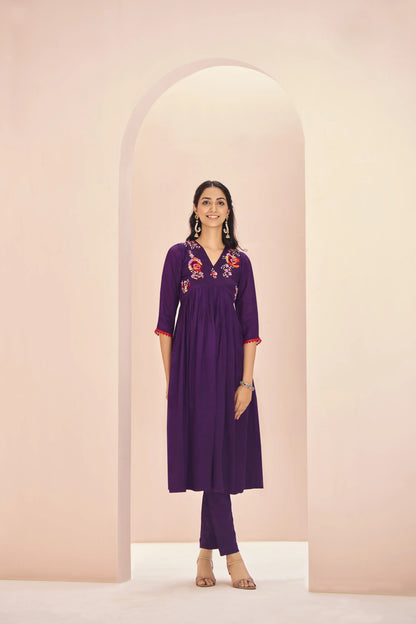 Salwar Suit en Organza Bordeaux avec Broderie à la Main