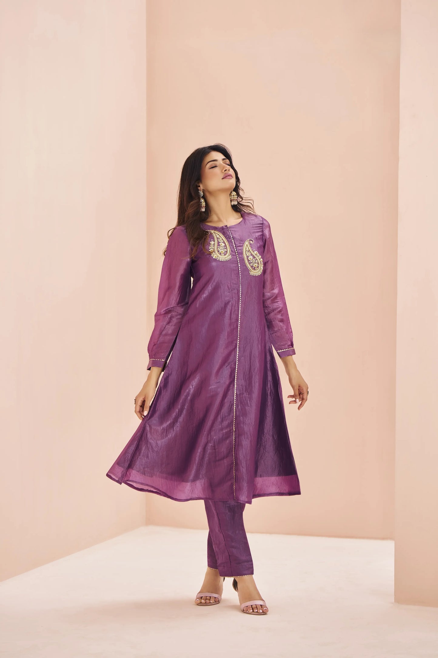 Ensemble Salwar en Organza Violet avec Broderie à la Main