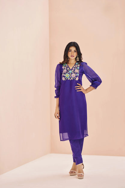 Ensemble Salwar Violet en Organza avec Broderie Artisanale