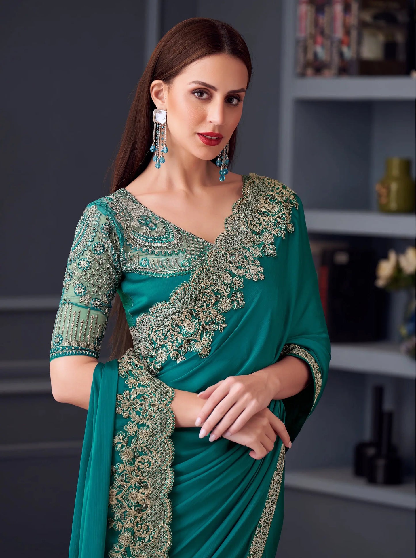 Sari de soirée bleu canard en soie chiffon avec broderie au fil et sequins