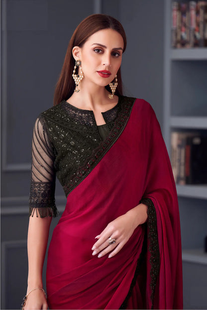 Roter Satin-Chiffon-Party-Sari mit Fadenstickerei und Pailletten, begleitet von einer Jacke