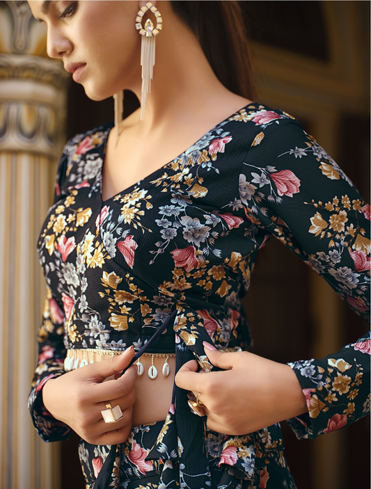 Rosa 3-teiliges Lehenga-Jacken-Set (Koti) mit Stickdetails
