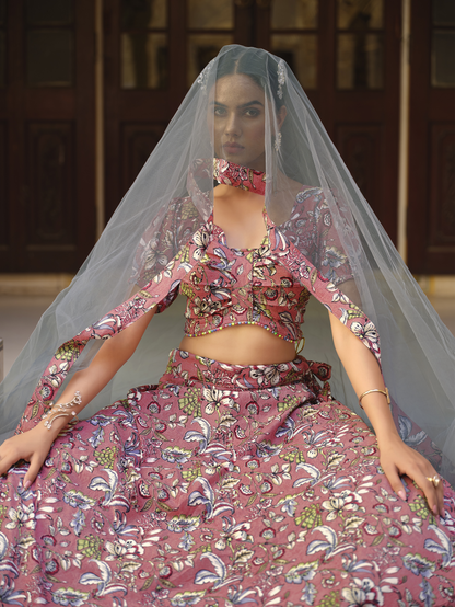 Rosa 3-teiliges Lehenga-Jacken-Set (Koti) mit Stickdetails