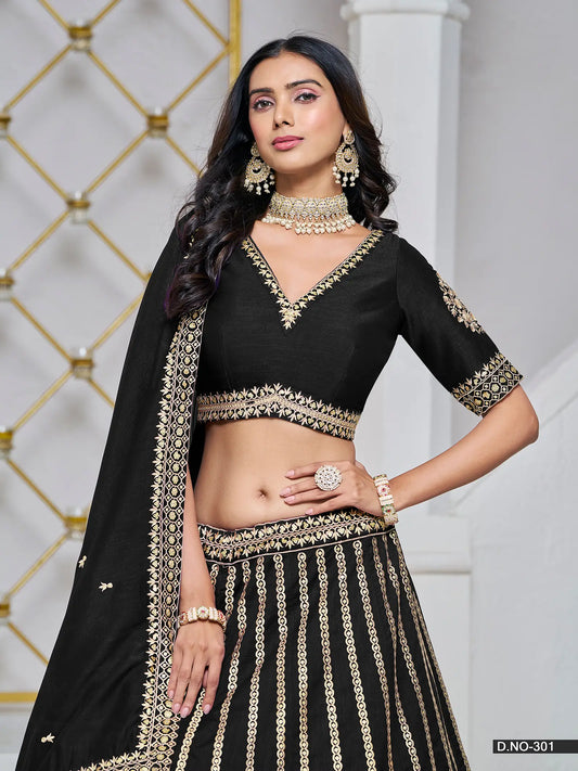 Designer Lehenga Choli aus schwarzer Kunstseide mit Fadenstickerei und Pailletten