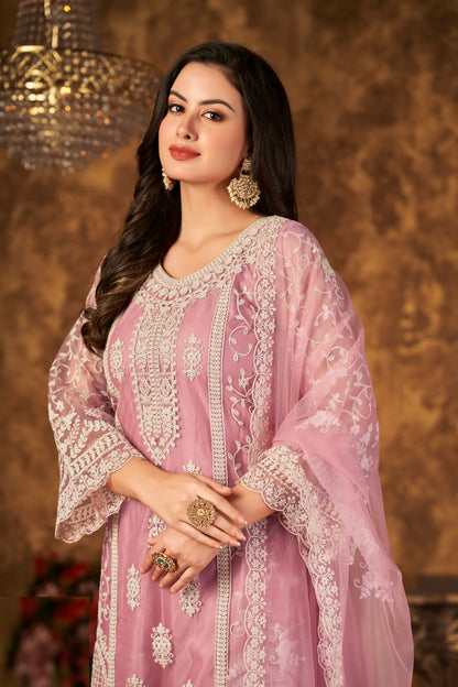 Salwar suit en filet rose clair avec broderie au fil et sequins