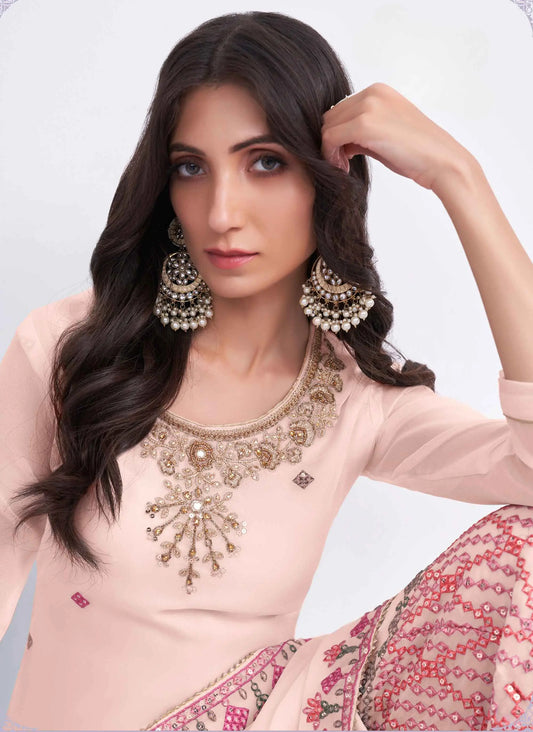 Pfirsichfarbenes Sharara-Set aus Georgette mit mehrfarbiger Pailletten- und Faden-Handstickerei