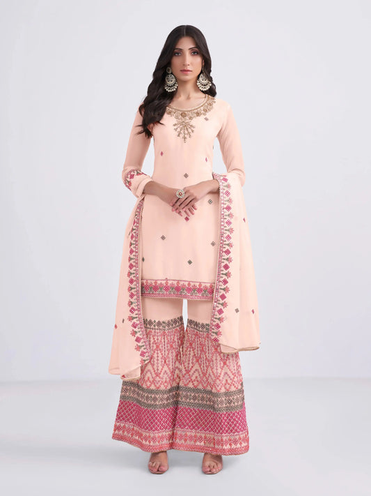 Pfirsichfarbenes Sharara-Set aus Georgette mit mehrfarbiger Pailletten- und Faden-Handstickerei
