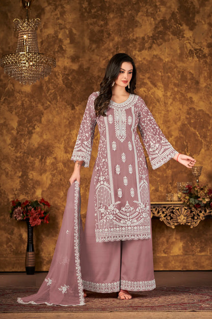 Salwar suit en filet pêche poudré avec broderie au fil et sequins
