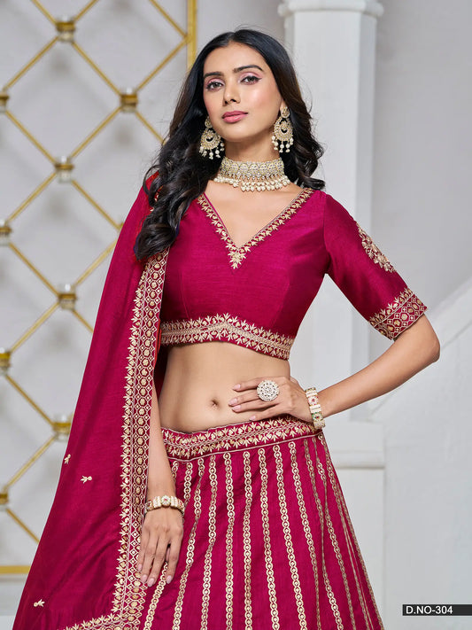 Designer Lehenga Choli aus kirschrosa Kunstseide mit Fadenstickerei und Pailletten