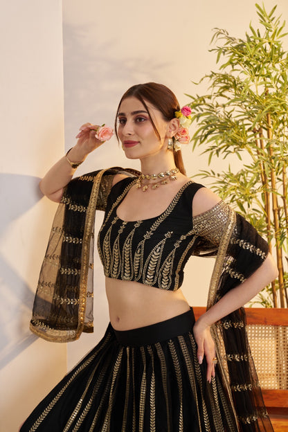 Lehenga noir en filet avec broderies et sequins COLLECTION MAISHA