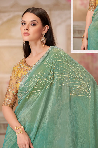 Sari de fête vert pistache en soie avec broderie de sequins et de fils