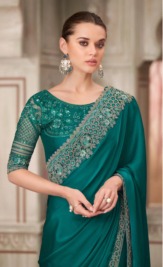 Sari de fête en soie vert paon avec broderie de sequins et de fils