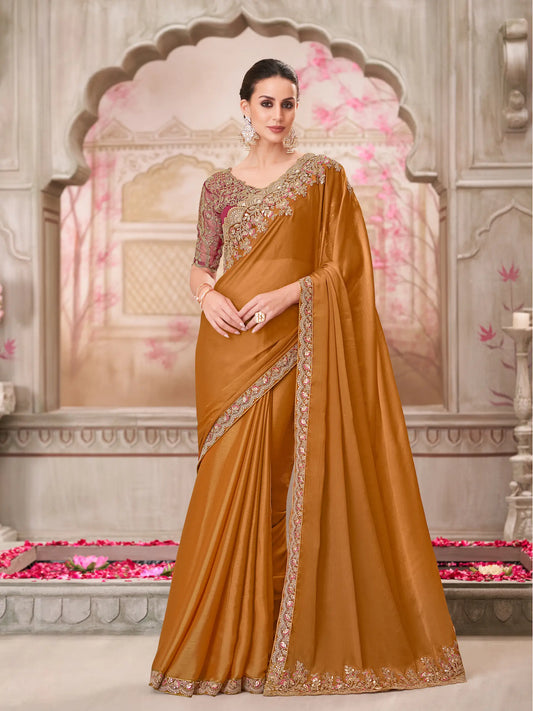Sari de soirée en soie chiffon dorée brillante avec broderies de sequins et de fil
