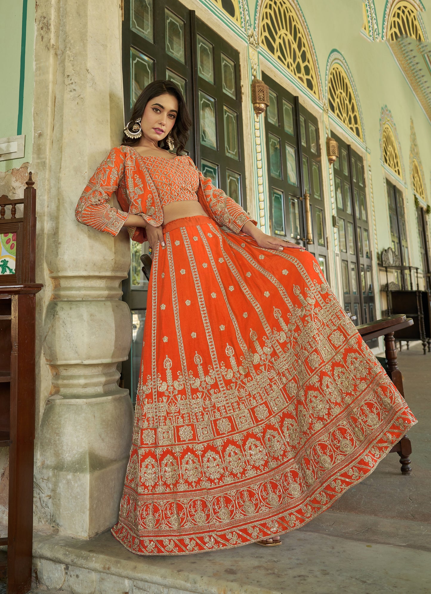Orangefarbenes 3-teiliges Lehenga-Jacken-Set (Koti) mit Stickdetails (Kopie)