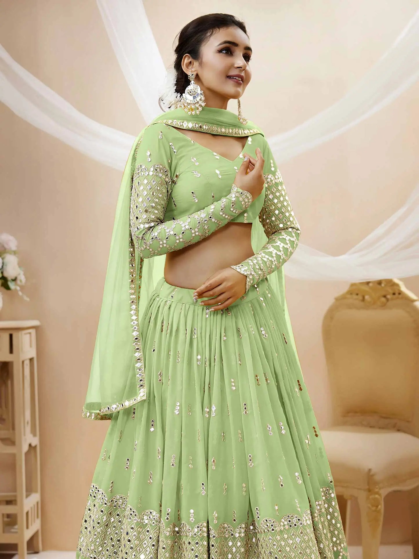 Lehenga Vert Pistache Georgette avec broderie de sequins et dupatta en filet doux