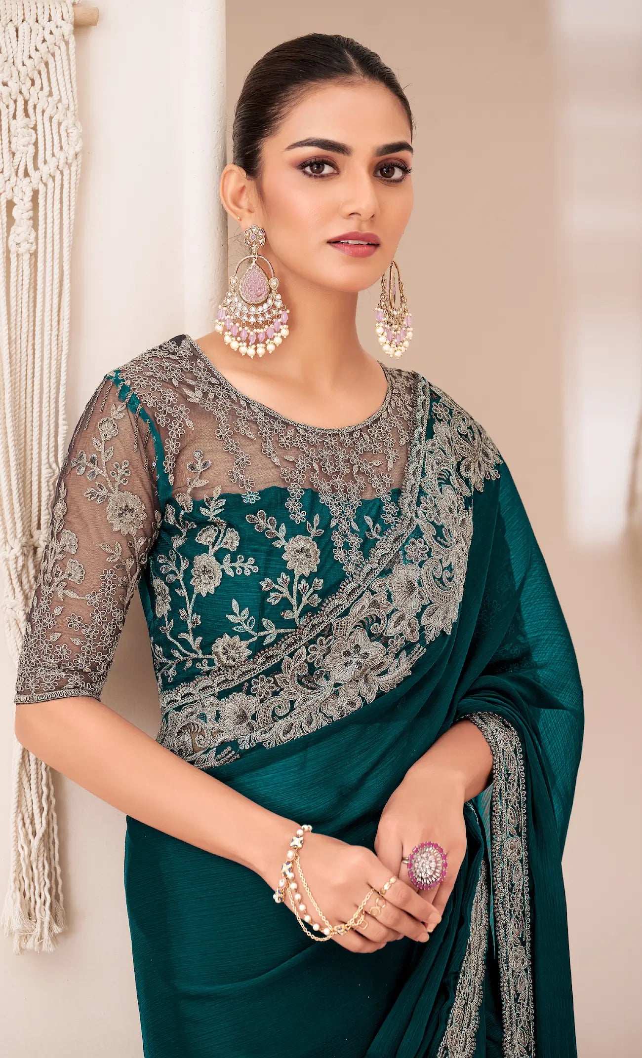 Sari de fête en georgette chiffon vert sarcelle avec broderie de sequins et de fils