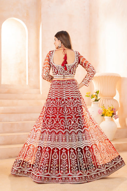 Lehenga rouge foncé design en tulle premium avec broderies traditionnelles et zari