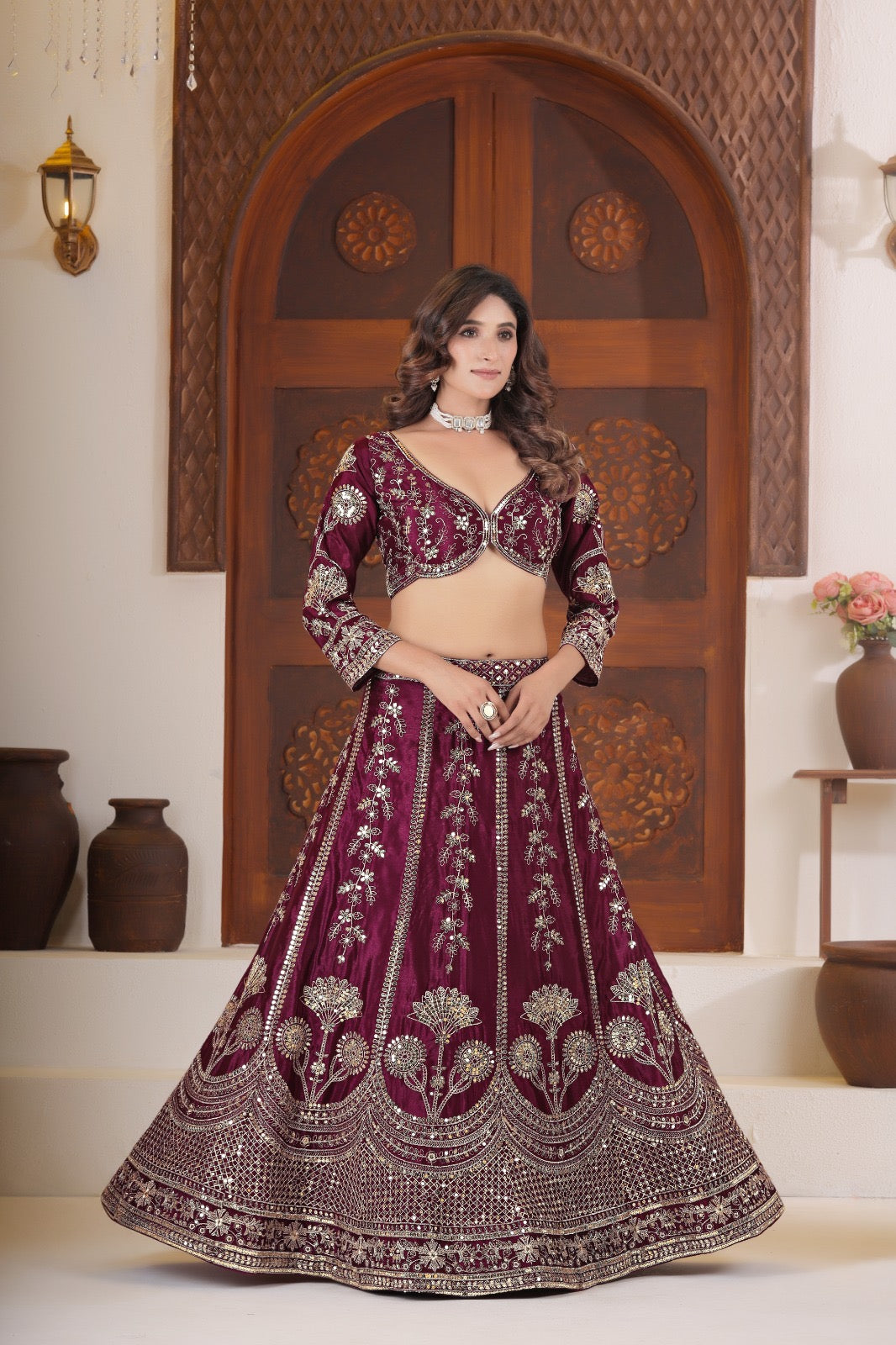 Lehenga bordeaux rouge scintillant en soie chinon et zari COLLECTION SANIYA