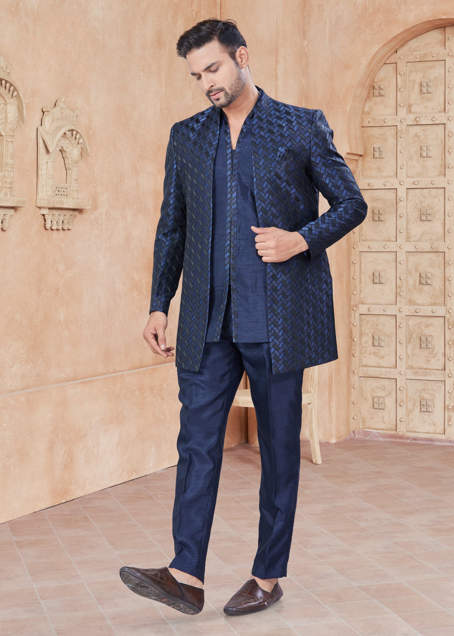 Himmelblaue Baumwoll-Kurta mit Fadenstickerei und Pailletten