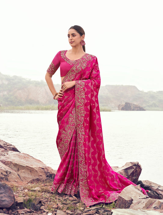 Sari rose fuchsia en pure soie satinée et jacquard COLLECTION SAYAARAH
